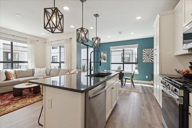 Building Photo - 2002 S Holly St