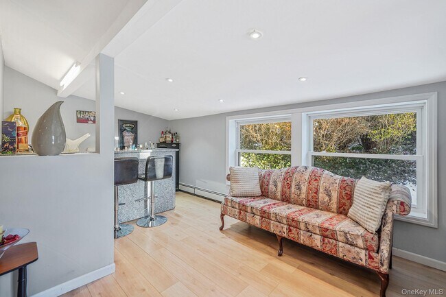 Building Photo - 6 Fairfields Ln