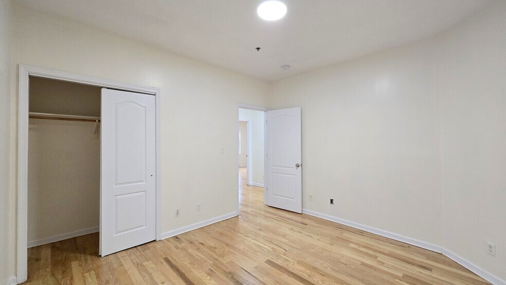 Building Photo - 157 Manchester Pl