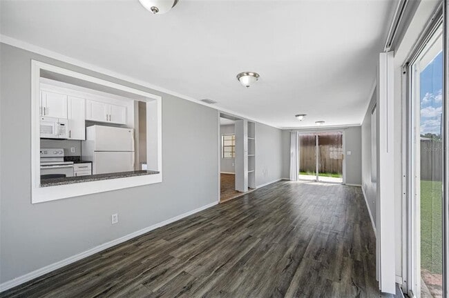 Building Photo - 1411 Thistledown Dr