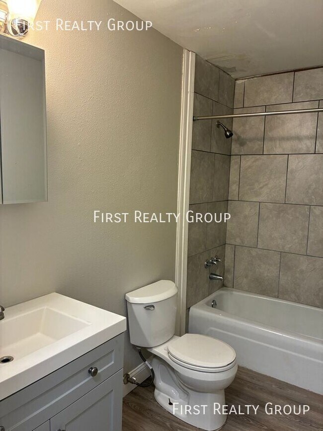 Building Photo - 5600 N Main St