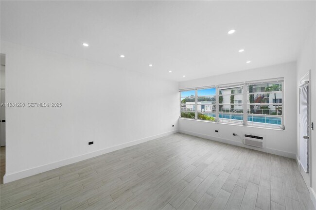 Building Photo - 4710 Pine Tree Dr