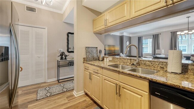 Building Photo - 1064 N Tamiami Trl