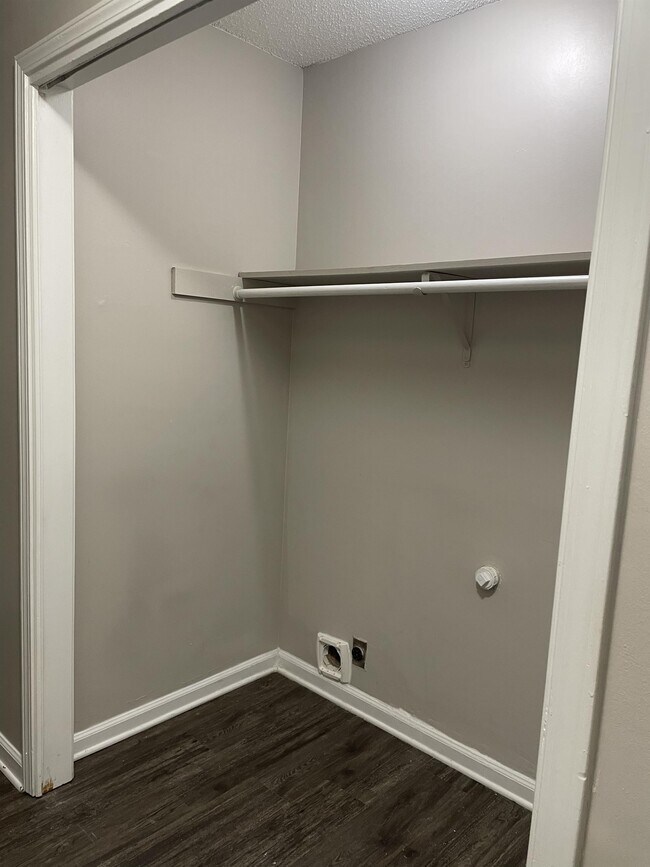 Building Photo - 1128 Verlington Dr