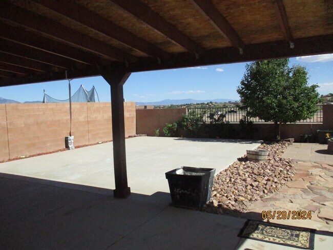 Building Photo - 2432 Violeta Cir SE