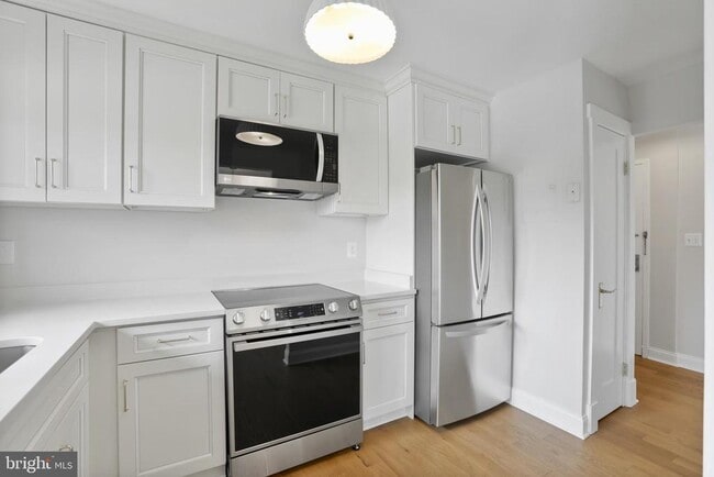 Building Photo - 3200 S 28th St