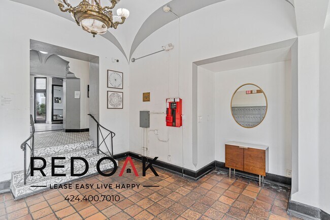 Building Photo - 2505 W 6th St