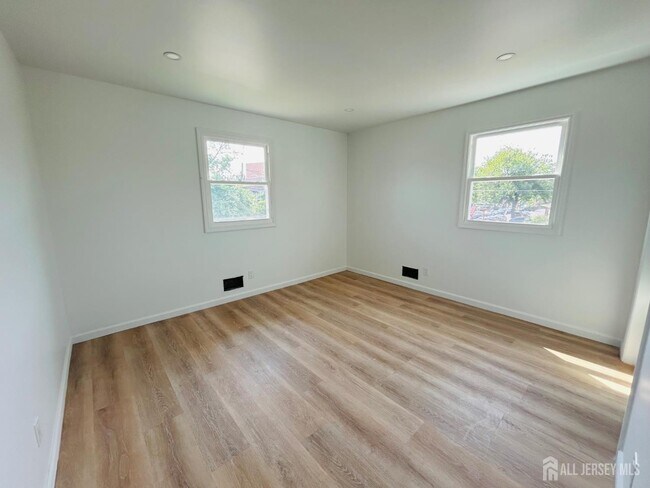 Building Photo - 18 Millstone Rd