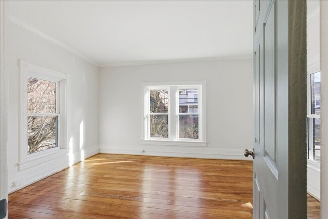 Building Photo - 305 W Broadway