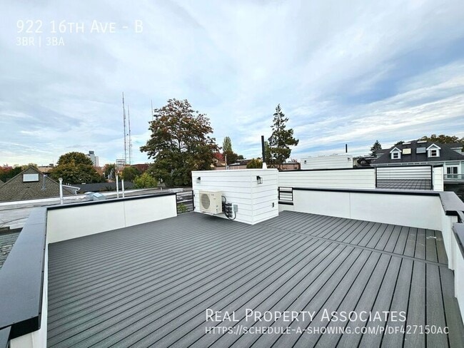 Building Photo - 922 16th Ave