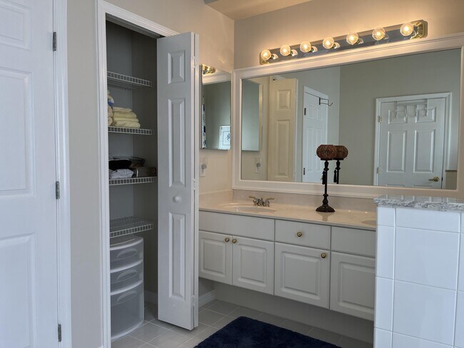 Building Photo - 628 Venetto Ct