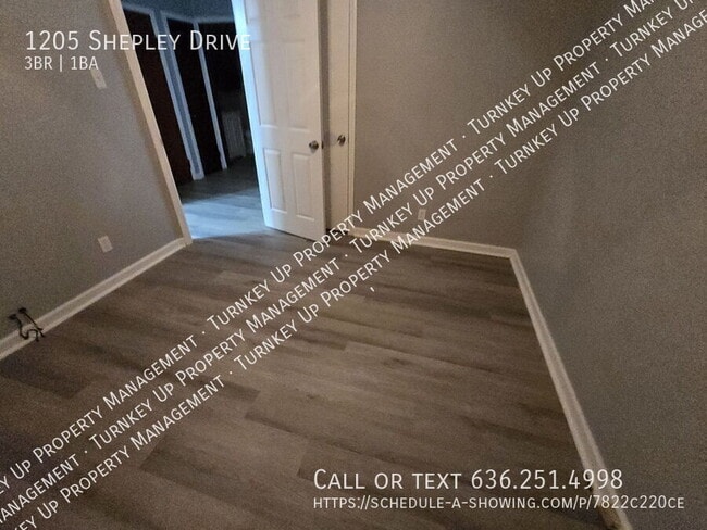 Building Photo - 1205 Shepley Dr