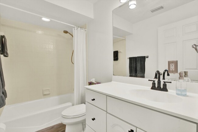 Building Photo - 3006 W Julia St