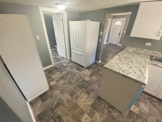 Building Photo - FOR LEASE - 3 BEDS, 2 BATH, 1160sqft - Laf...