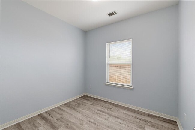 Building Photo - 4500 Senda Ln