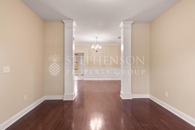 Building Photo - 405 Abbeydale Way