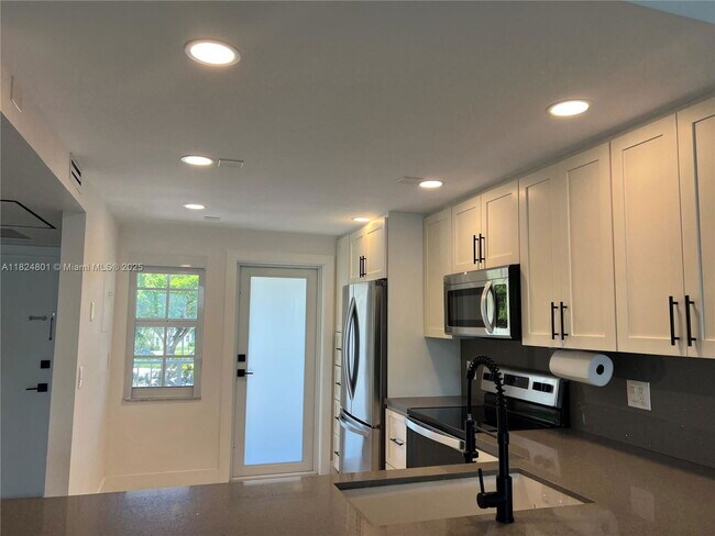 Building Photo - 3090 N Course Dr