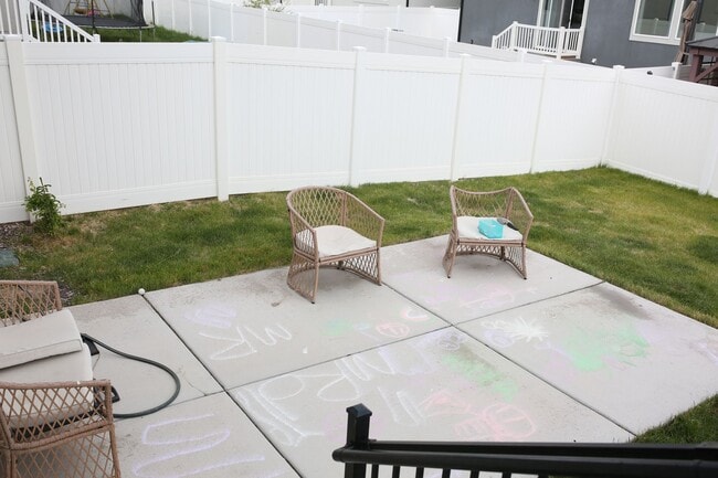 Building Photo - Modern 3 Bedroom Saratoga Springs Home!