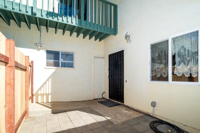 Building Photo - 1908 Broadway St