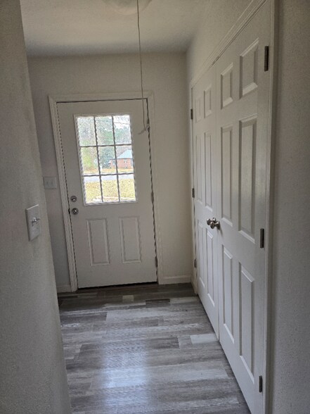 Building Photo - 810 S Cooper Ave