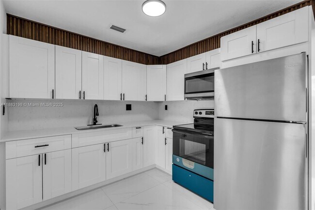Building Photo - 741 NW 175th Dr