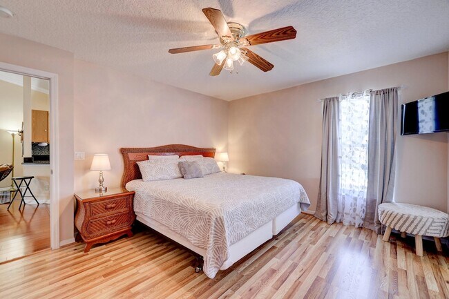 Building Photo - 1838 SE Genaro Terrace