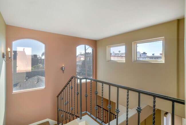 Building Photo - 450 31st St