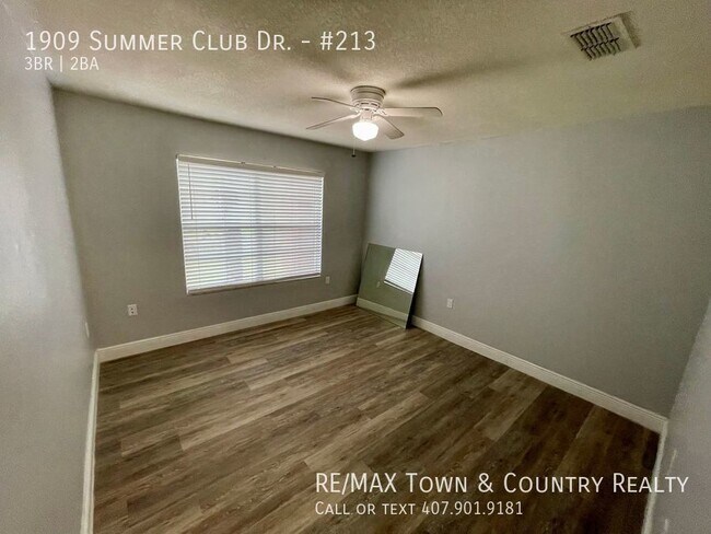 Building Photo - 1909 Summer Club Dr
