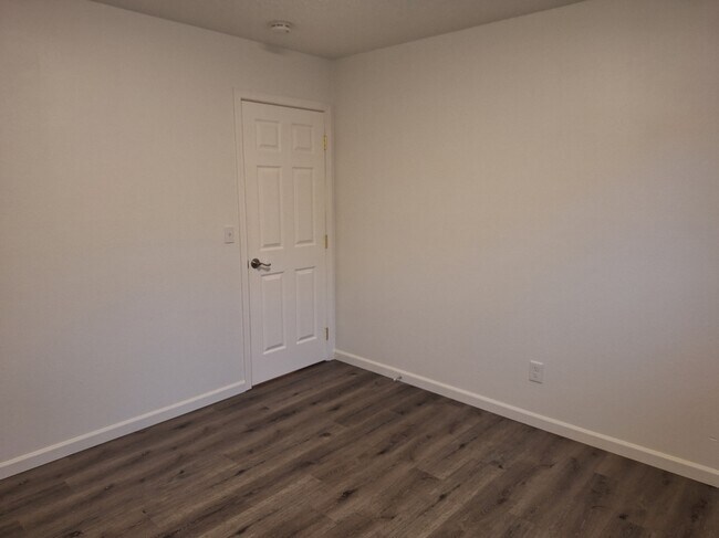 Building Photo - 6134 NE Oregon St