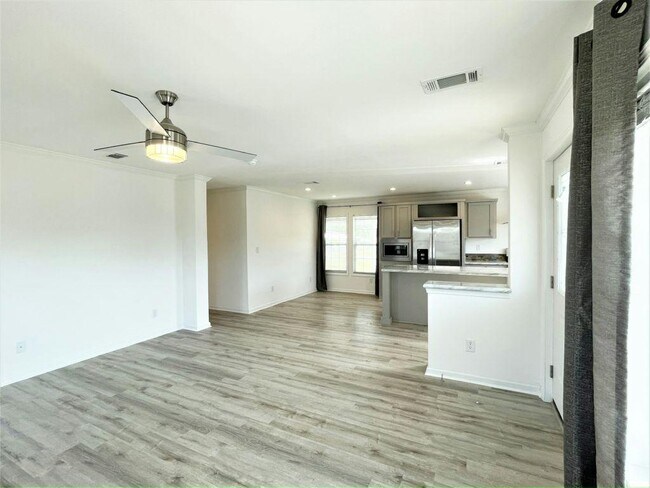 Building Photo - 10921 SW 30th Ave