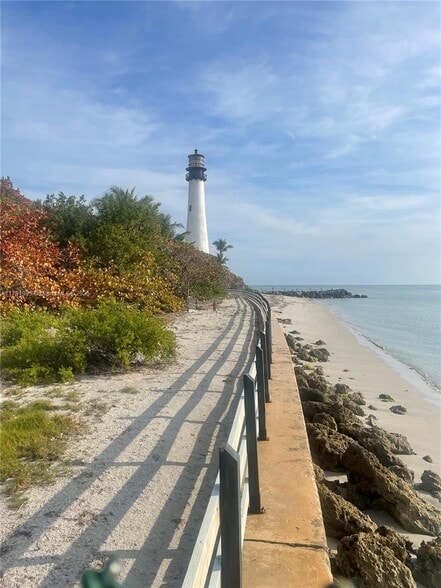 Close to Cape Florida State Park - 575 Crandon Blvd