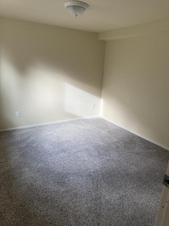 Building Photo - 905 N Holladay Dr