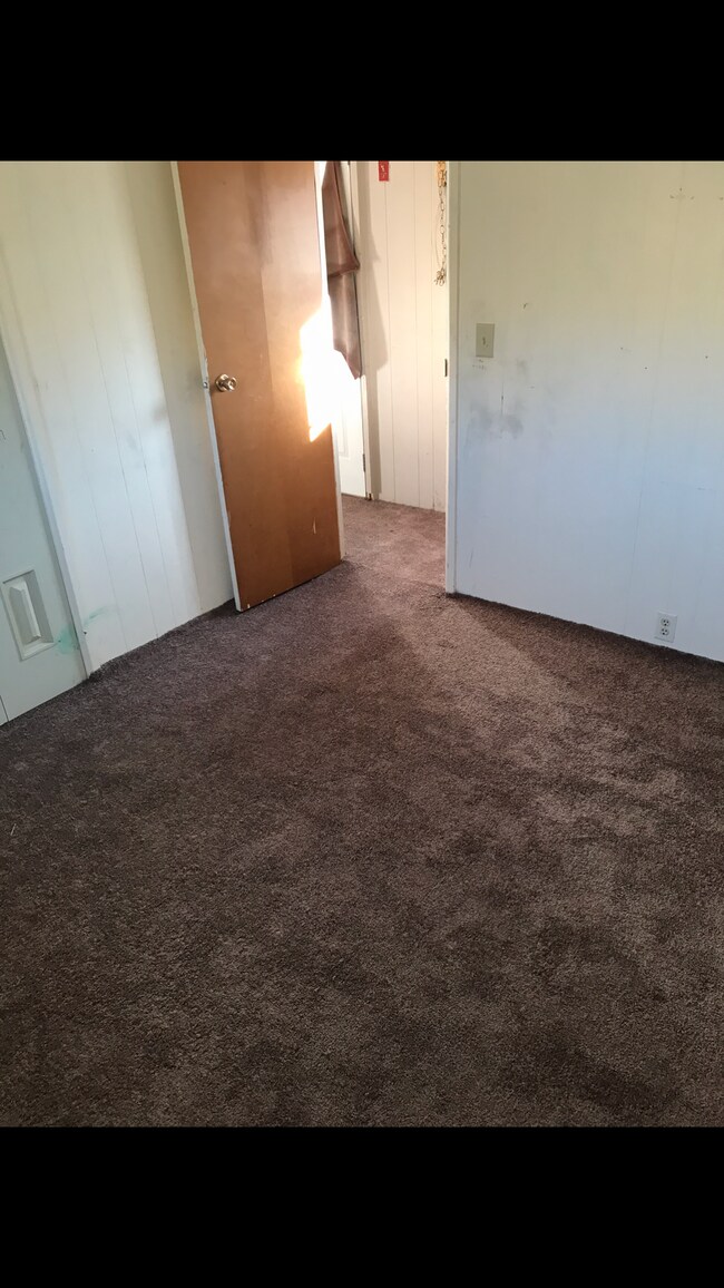 Building Photo - 804 W 1st St