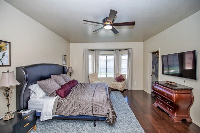 Building Photo - "Fully-Furnished 3-Bedroom, 2-Bathroom Home!"