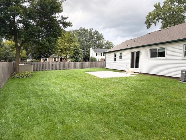 Building Photo - 930 Dorncliff Ln