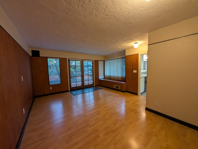 bedroom 1 - 2005 SE Taylor St