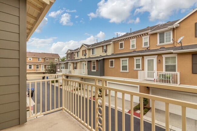 Building Photo - Live in Luxury: Fully Upgraded 2 Bedroom P...