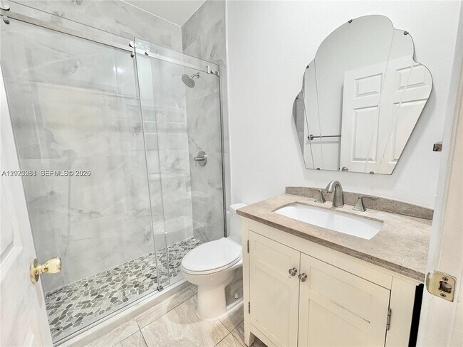 Building Photo - 16320 Malibu Dr
