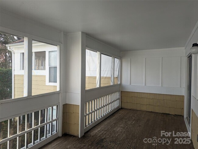 Building Photo - 761 Southwest Dr