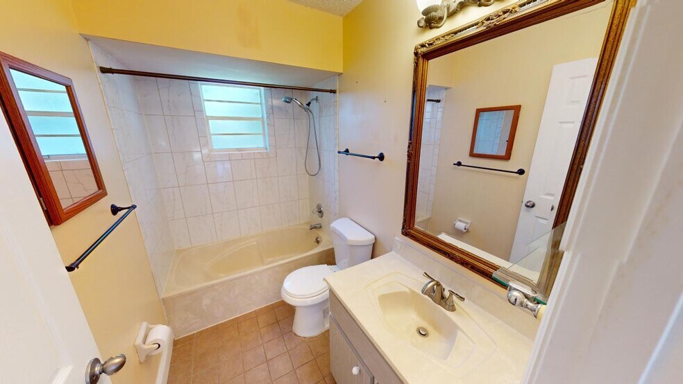 Building Photo - 2219 Umbrella Tree Dr
