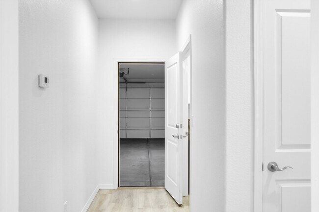 Building Photo - Beautiful Contemporary home with panoramic...