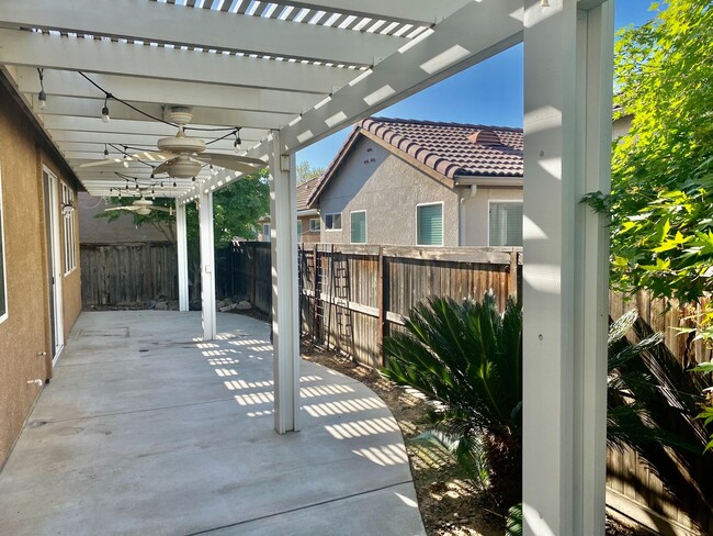 Building Photo - 3/2 in North Clovis Gated Community