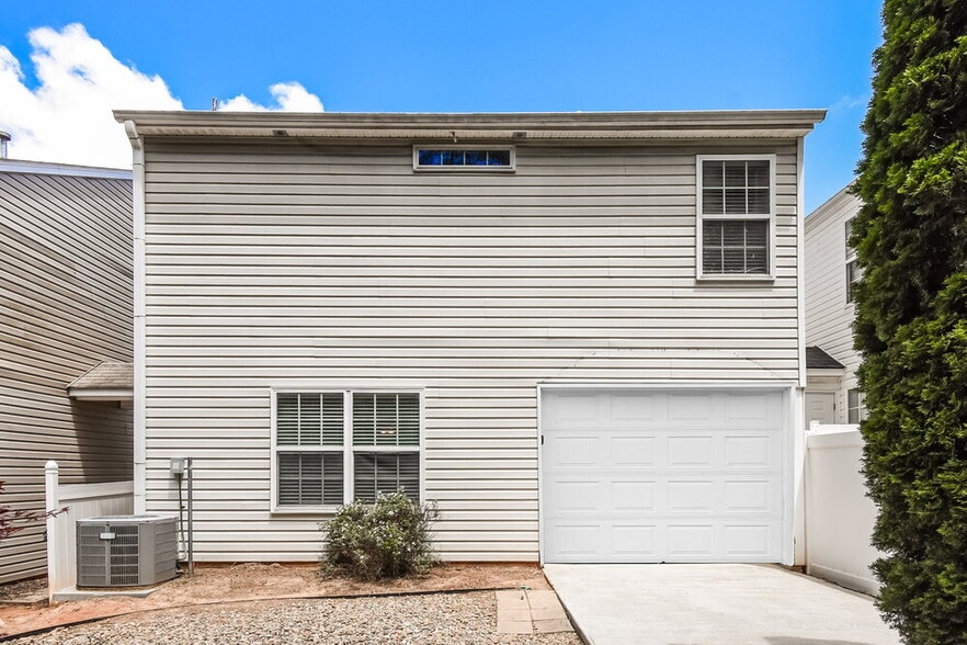 Building Photo - 6225 Smoke Ridge Ln