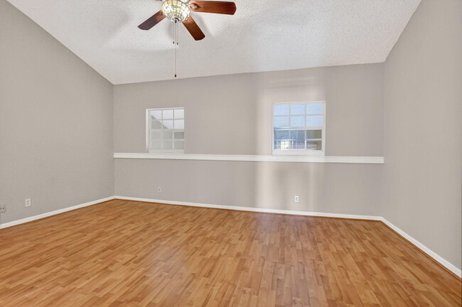 Building Photo - 243 NW 45th Ave