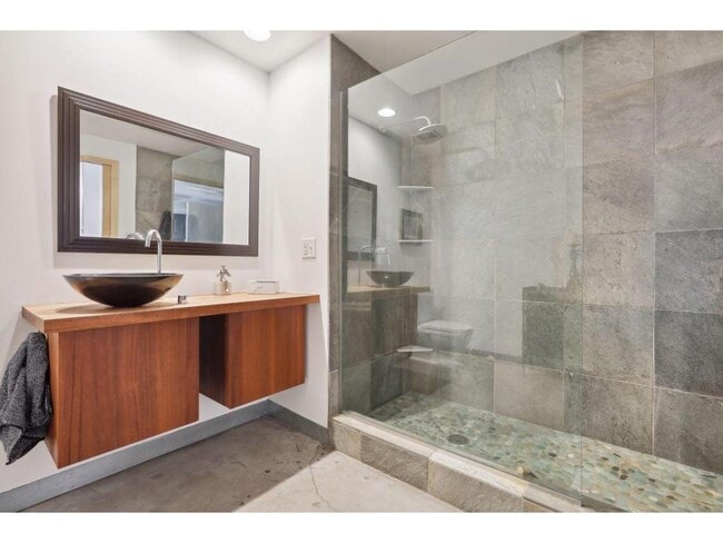 Building Photo - 700 N Washington Ave