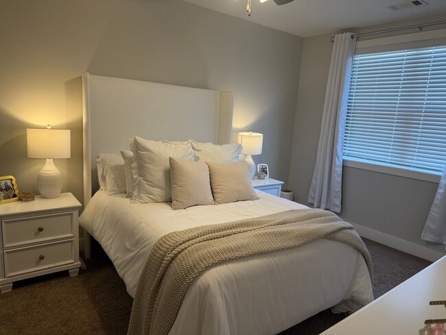 Building Photo - Fully Furnished 3 Bed 3.5 Bath Townhouse in Stillwater!