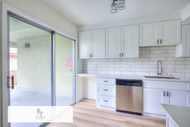 Building Photo - Fully Upgraded Spacious 2-Bedroom Unit in Prime Arcadia Location