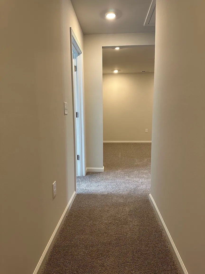 Building Photo - Room in Townhome on Arkose Dr