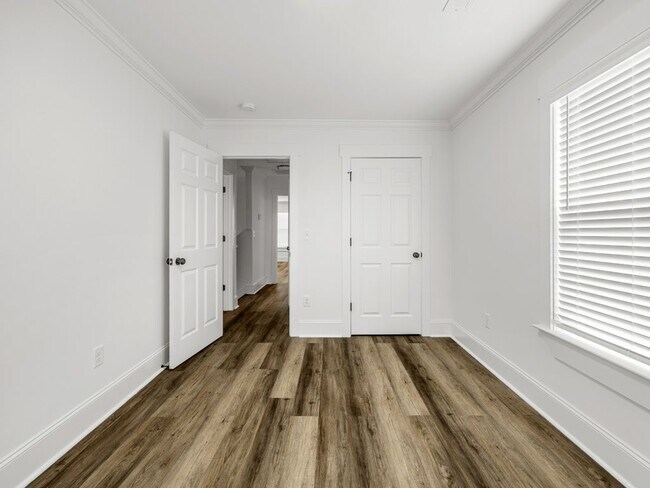 Building Photo - 214 Averill St