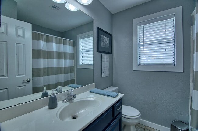 Building Photo - 2924 Canyon Oaks Ct